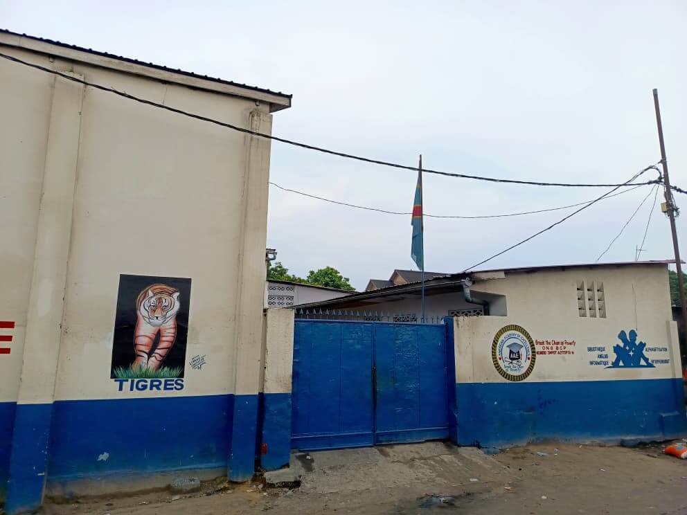 AAE3, Kimpese school image